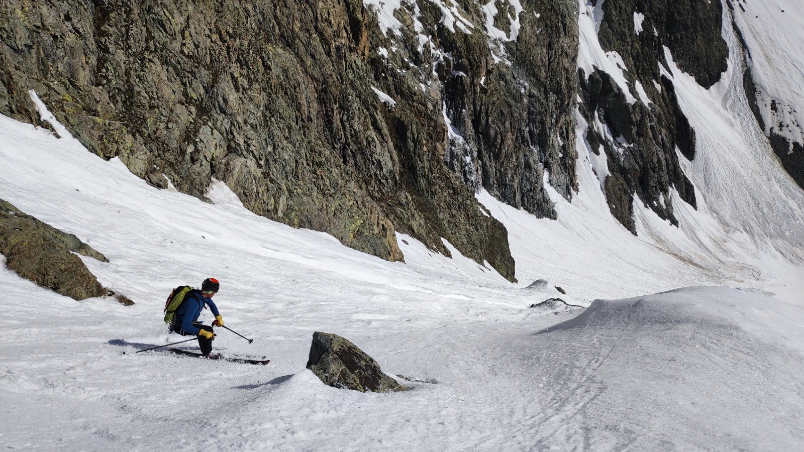 Juste au dessus du rappel de sortie