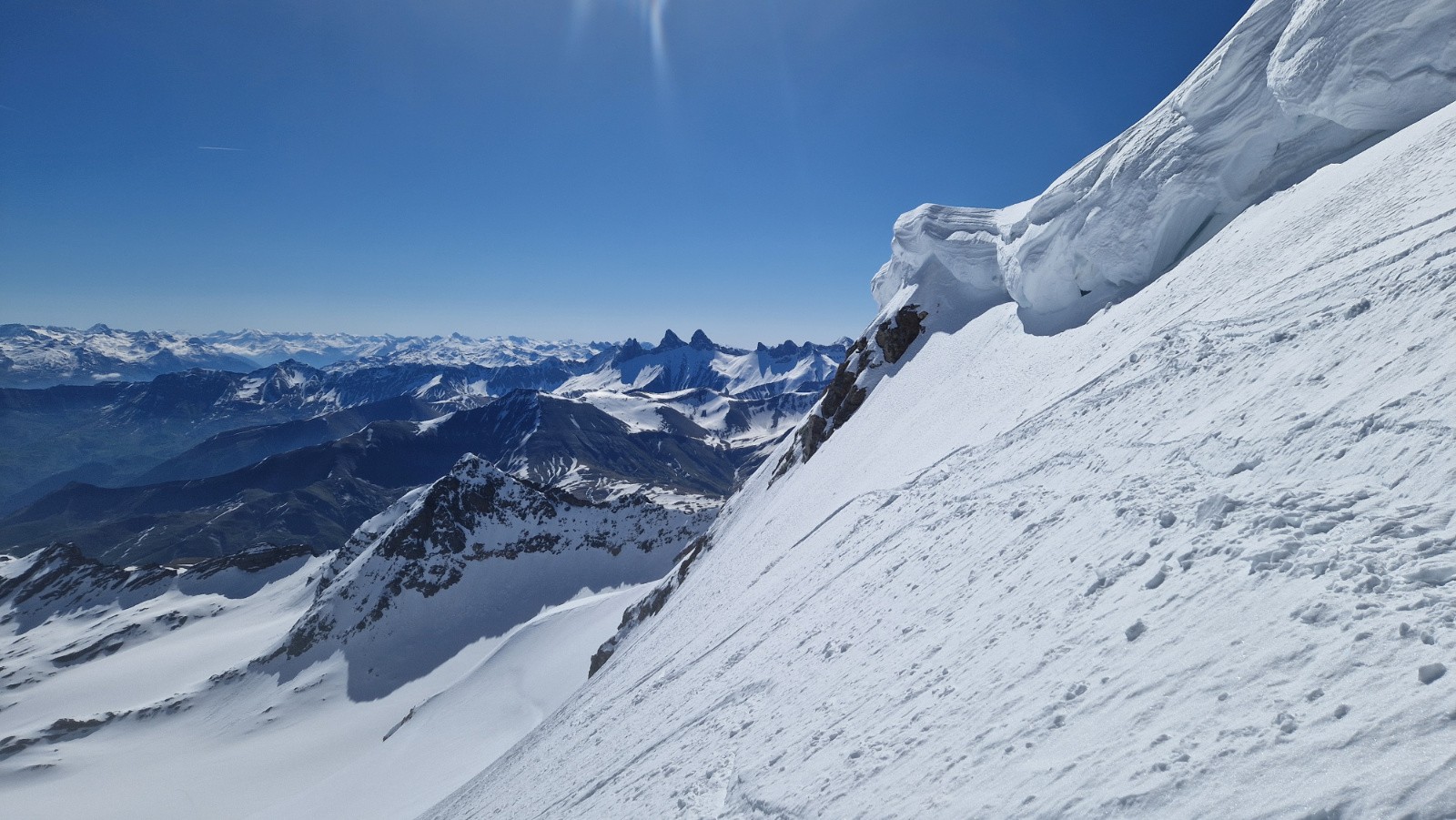 corniche en haut de la face 