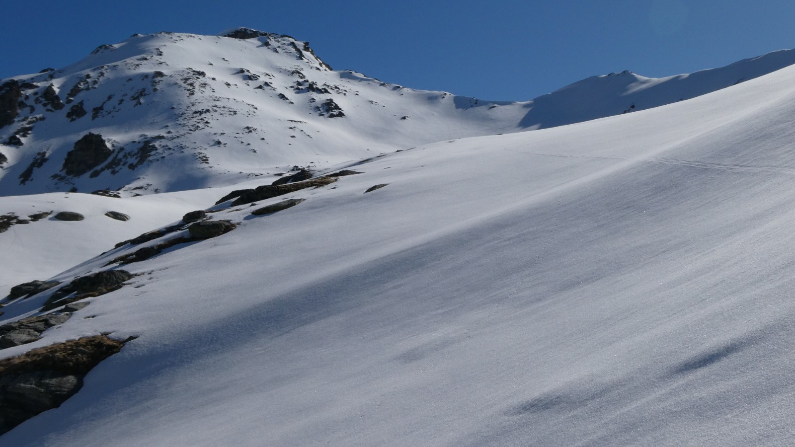 #6 J1 Pointe du Petit Vallon : nous irons sur la "colline" à D via l J1 Pointe du Petit Vallon : nous irons sur la \