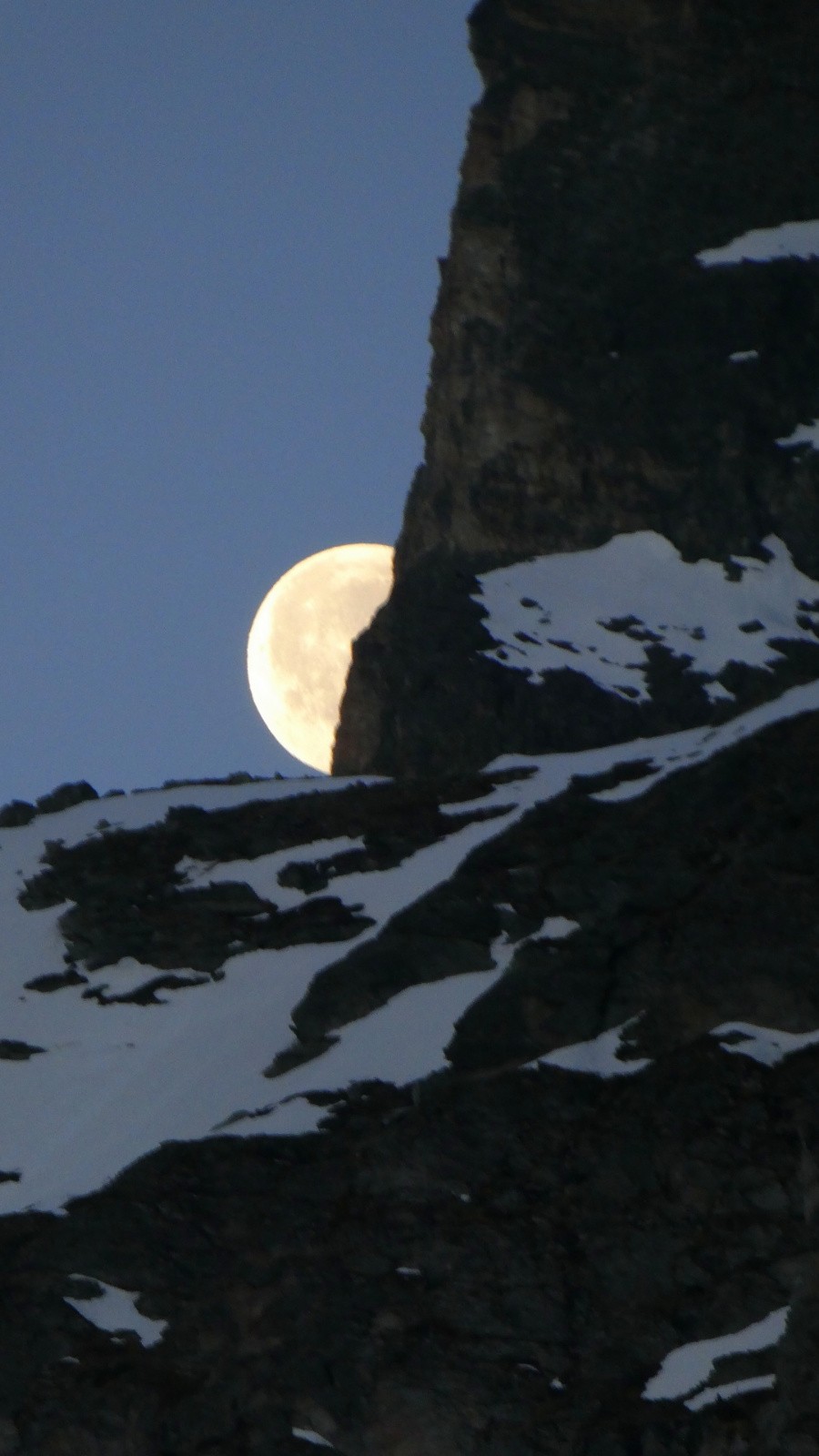 #18 J2 La Lune fait sa timide J2 La Lune fait sa timide