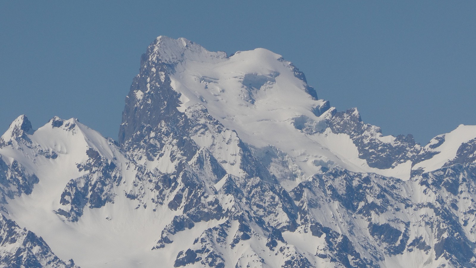 #11 J1 Dédicace à tous ceux qui hantent et que hante le culmen des Ecrins J1 Dédicace à tous ceux qui hantent et que hante le culmen des Ecrins