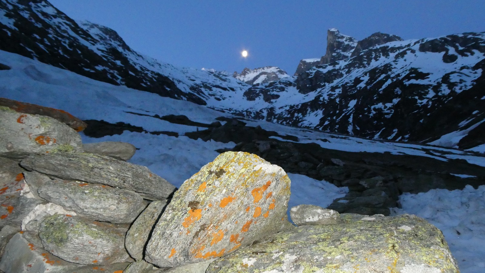 #16 J2 un peu plus tôt que la veille, au dépôt des chaussures J2 un peu plus tôt que la veille, au dépôt des chaussures