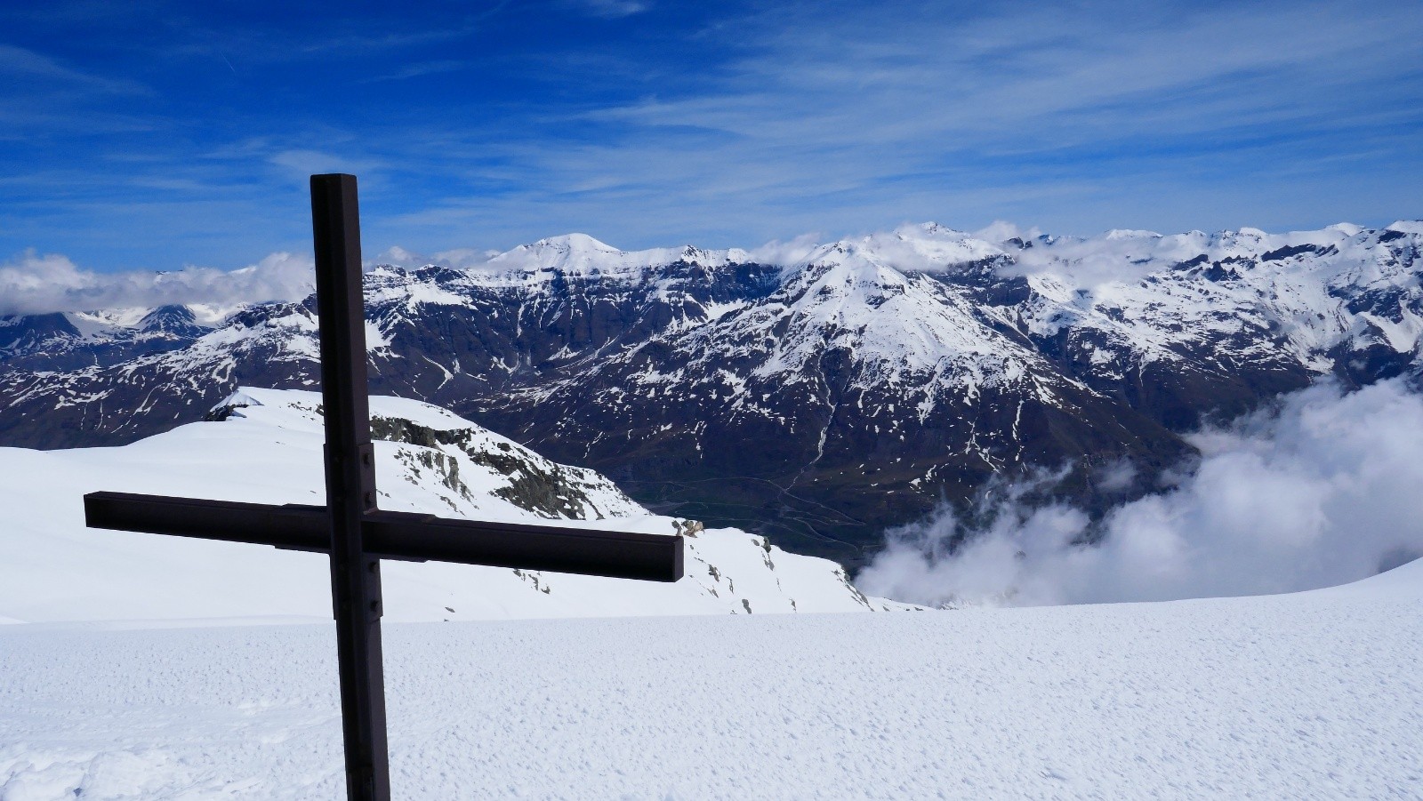 Croix qui nous fait croire au sommet atteint!