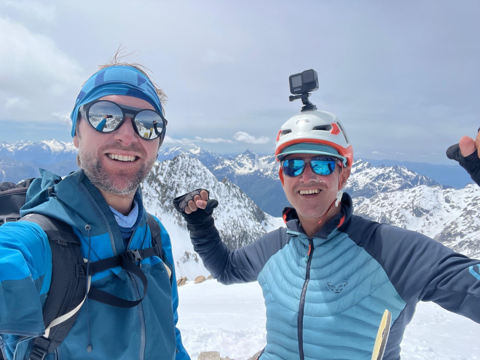 &nbsp;Smile typique de skieurs dans Belledonne fin Mai!