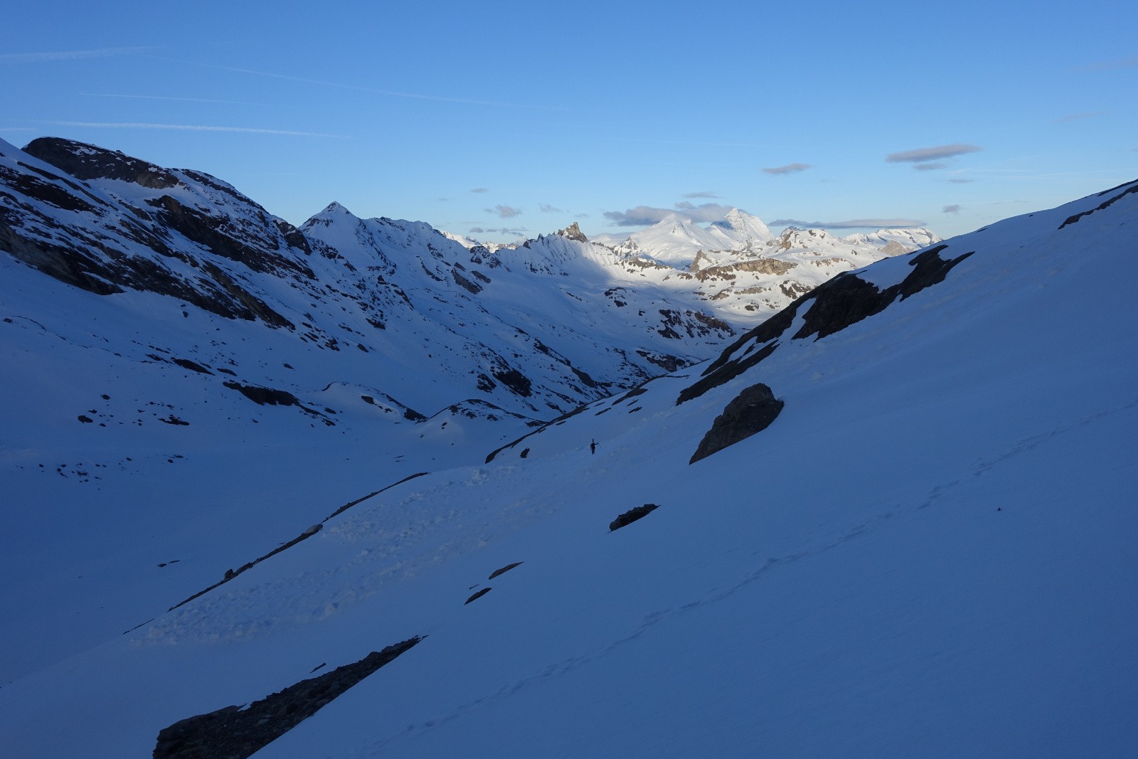 Au loin le soleil se lève