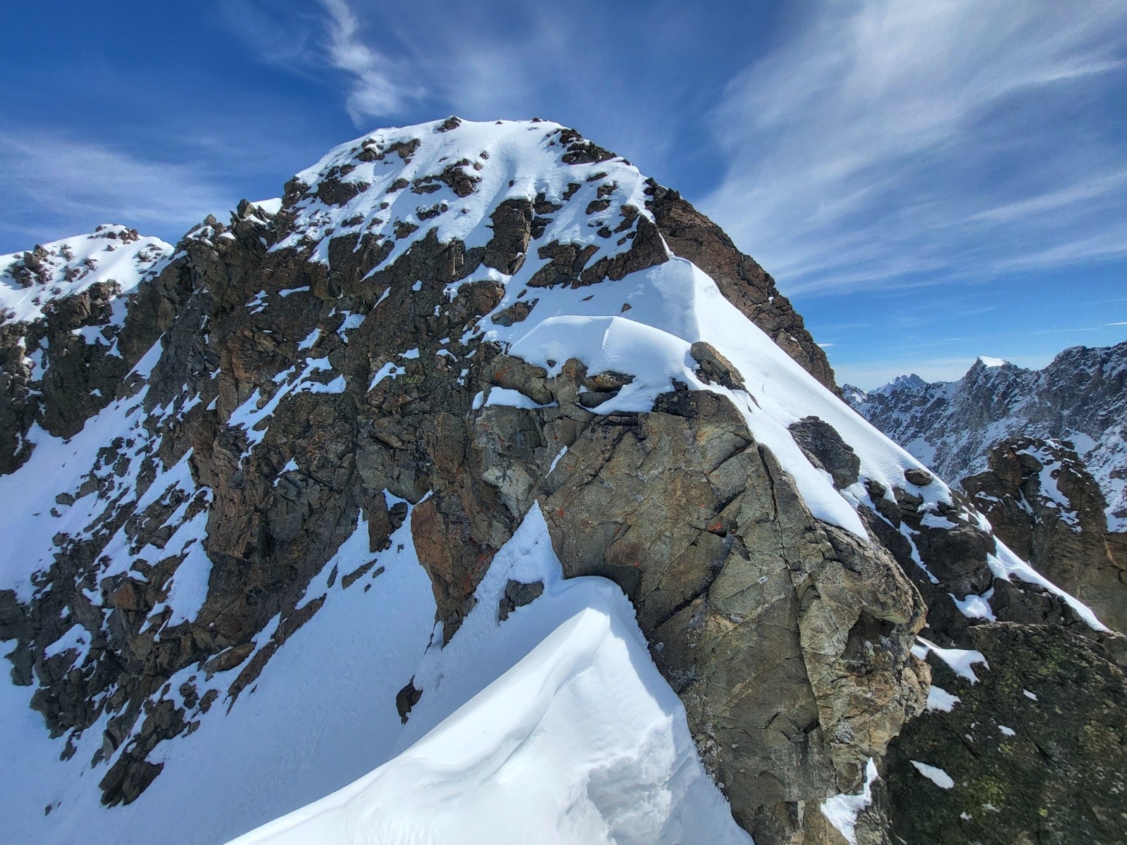 &nbsp;Sommet SE à 2 encablures
