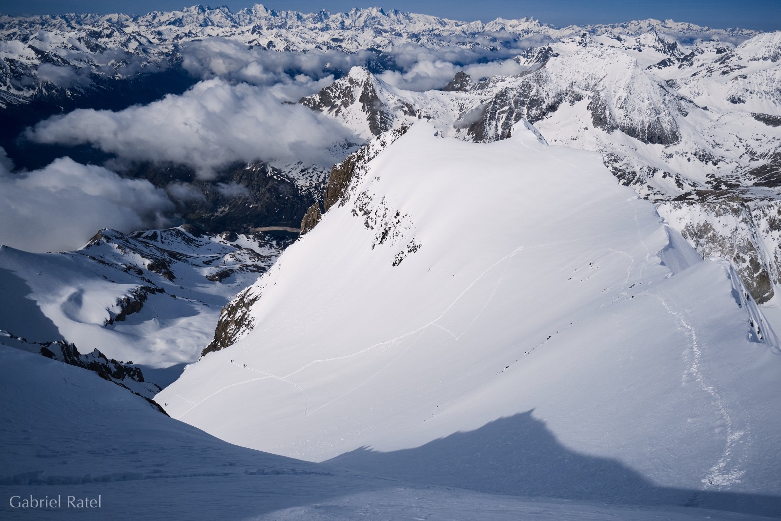 &nbsp;La combe sous le sommet