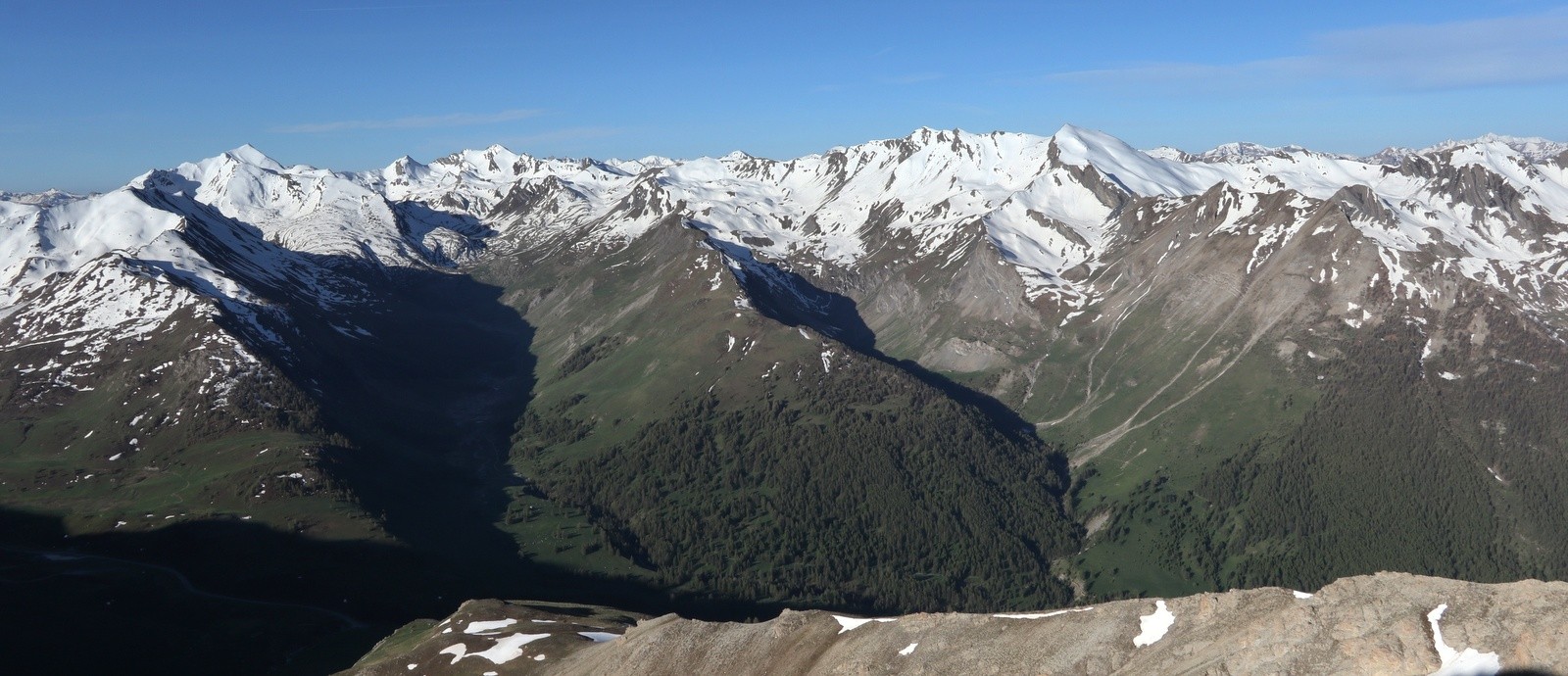 Les sommets en rive G de l'Ubayette