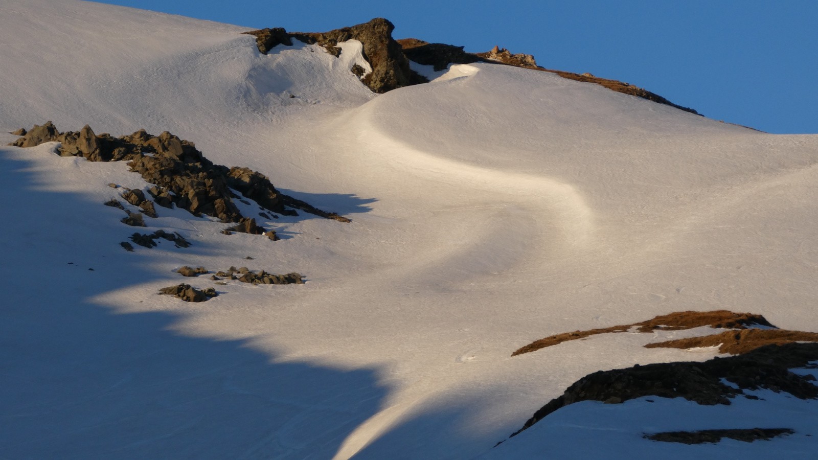 premiers rayons sur le S de la congère&nbsp;