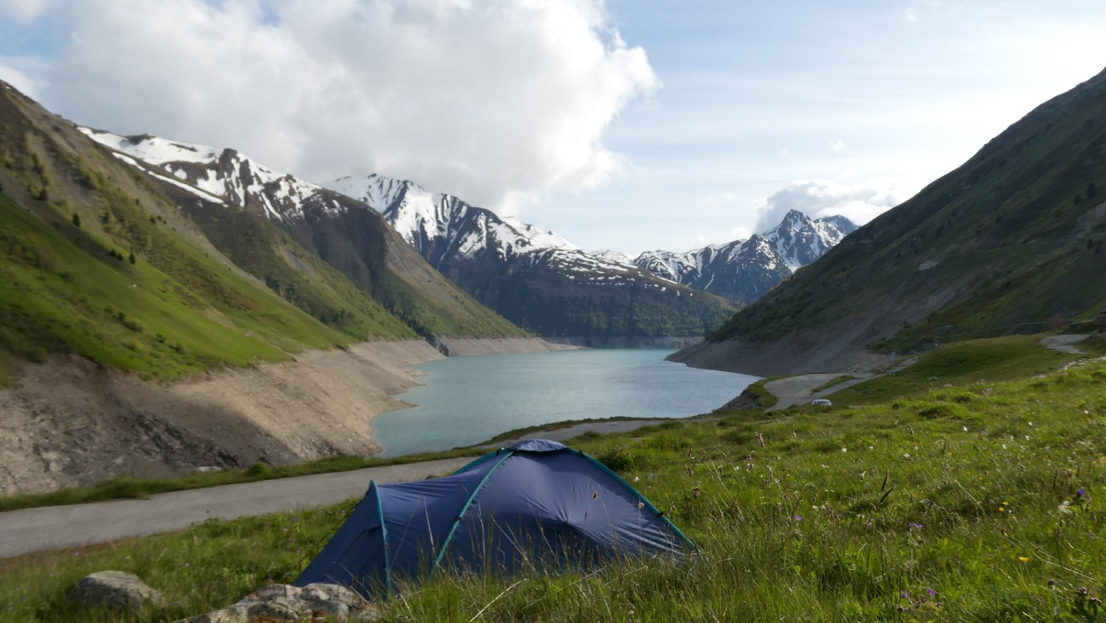 camper sur l'alpe, un pur bonheur (avis aux pêcheurs : l'eau monte)&nbsp;