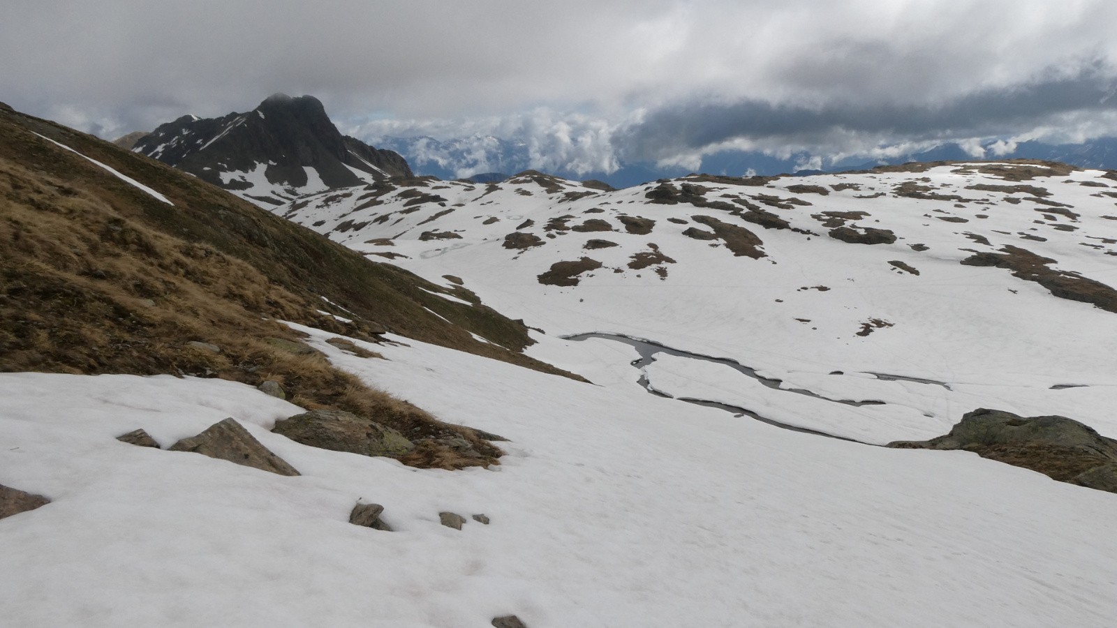 descente sur les lacs ; un sommet devenu soudain illustre