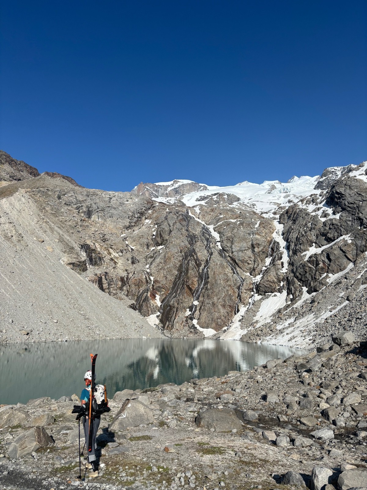  Sous la monte rosa hut, le nouveau chemin fait descendre sur le glacier 