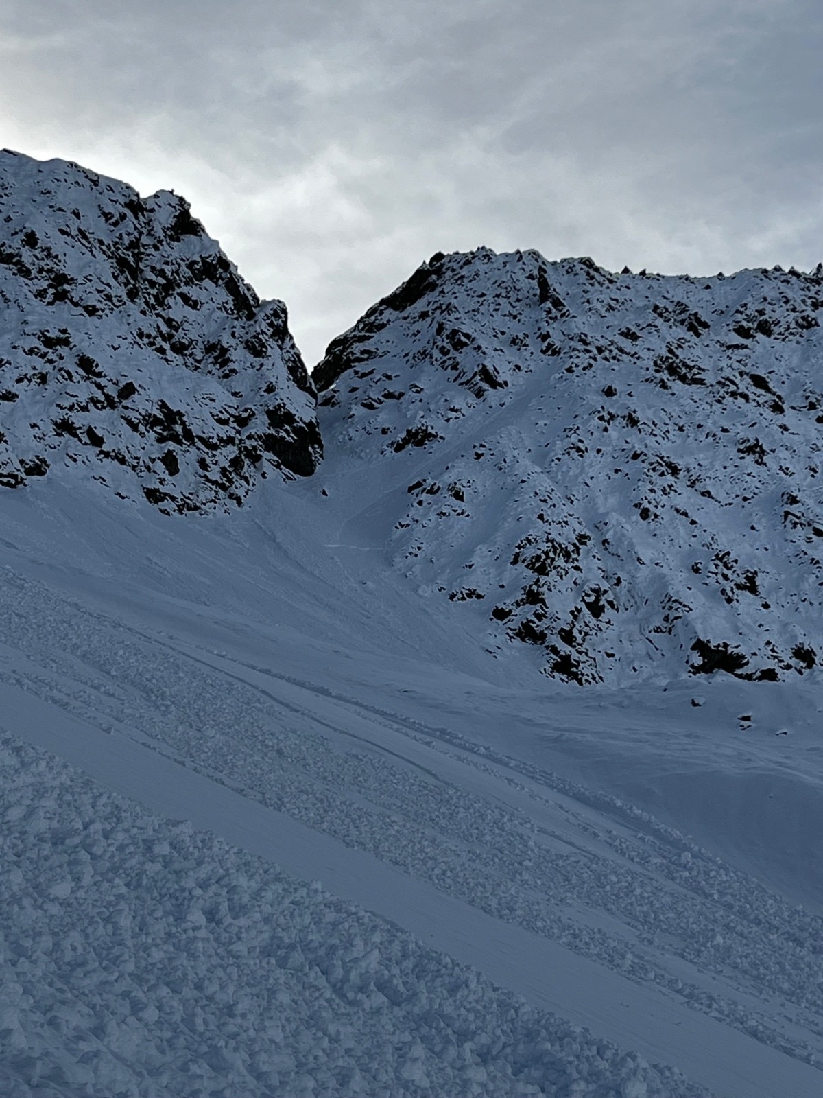 Coulées plaque et cassures sous le collet et la pointe de clapouse 