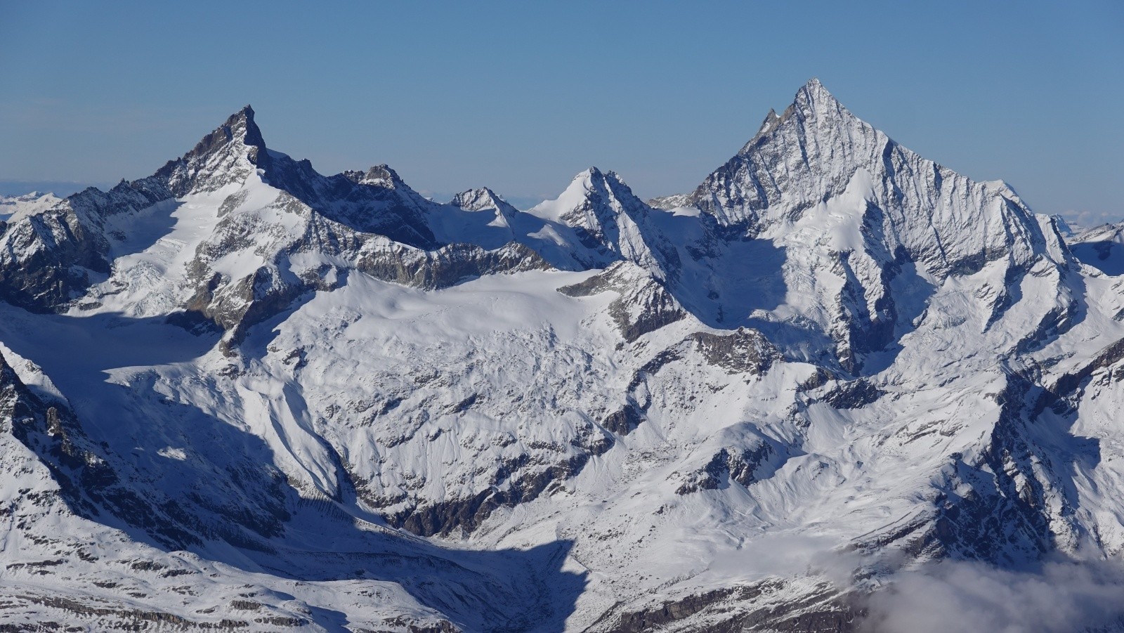 #10 Panorama au téléobjectif sur le Zinalrothorn, le Schalihorn et le Weisshorn Panorama au téléobjectif sur le Zinalrothorn, le Schalihorn et le Weisshorn