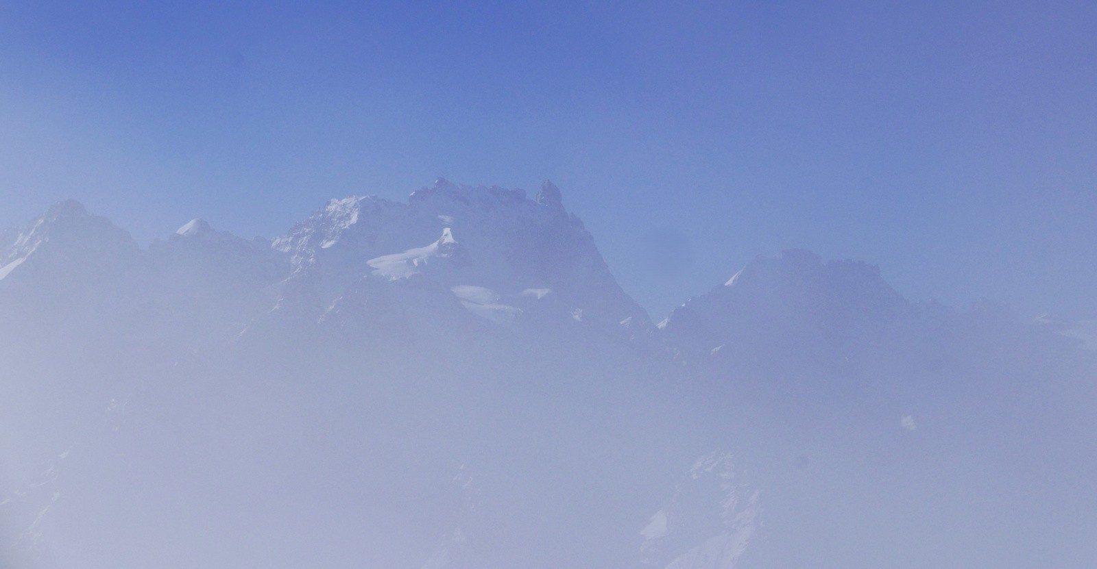 La Reine et son voile.