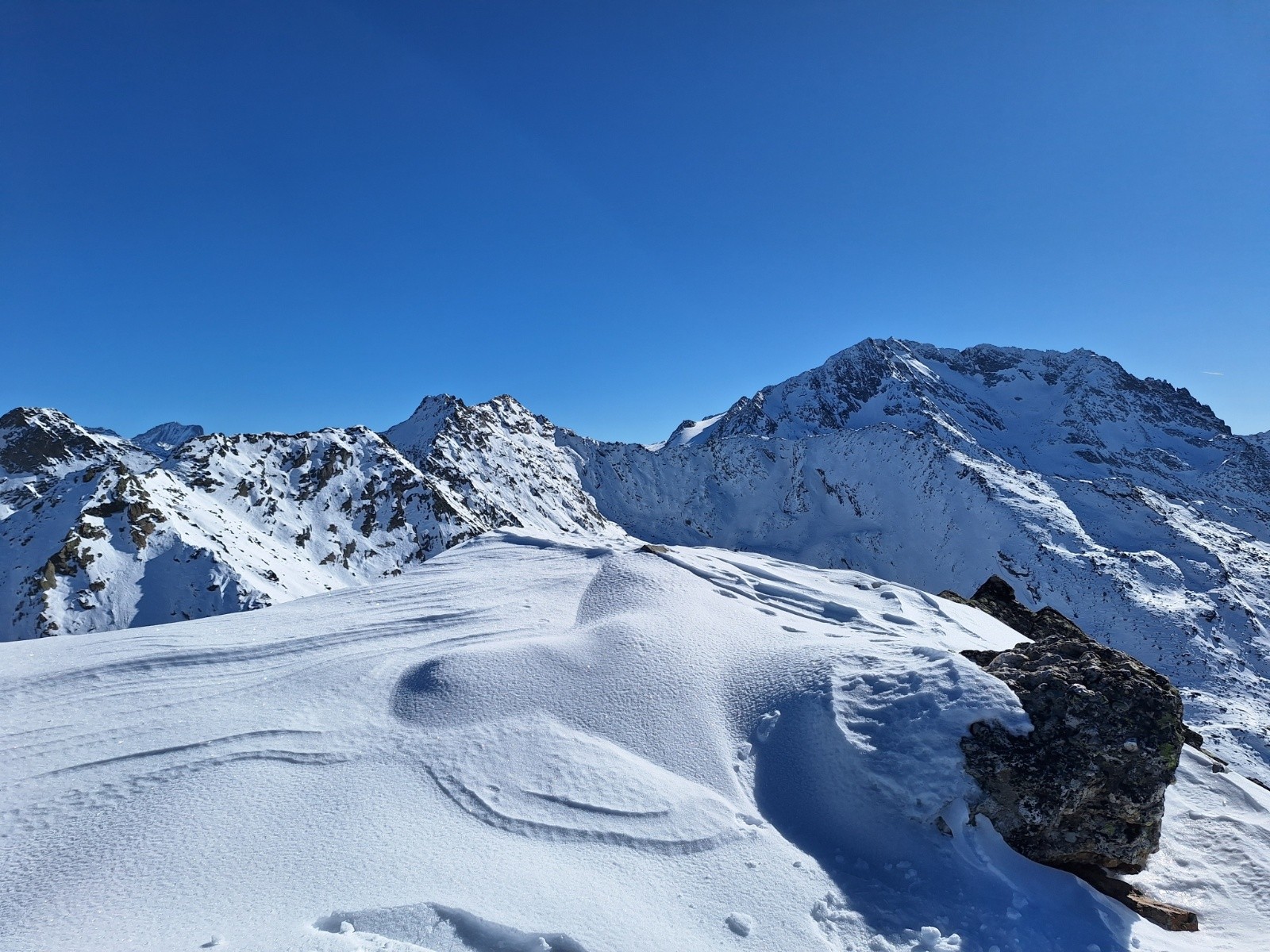 Mont de Borgne et Aiguille de Péclet (Dent Parrachée tout au fond)