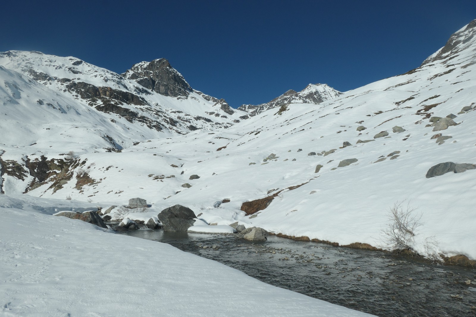 Replat à 2050m côté Italie 