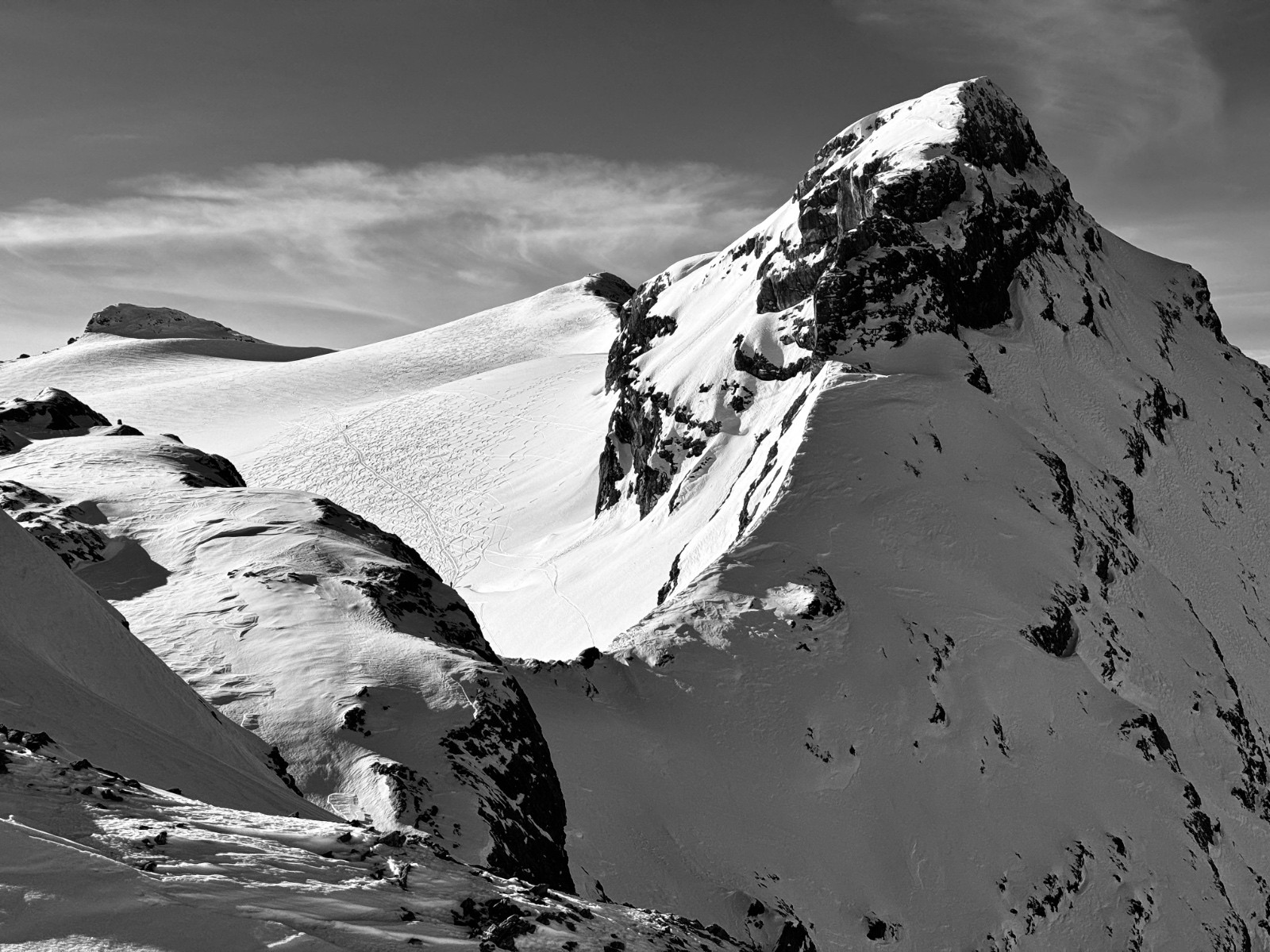 Sommet des Diablerets au fond au centre