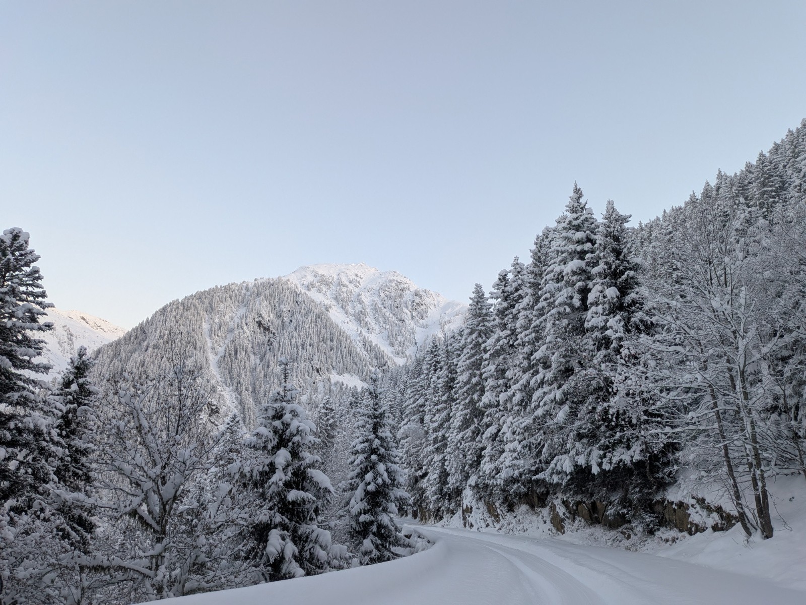 #1 État de la route avant le col du Méraillet État de la route avant le col du Méraillet