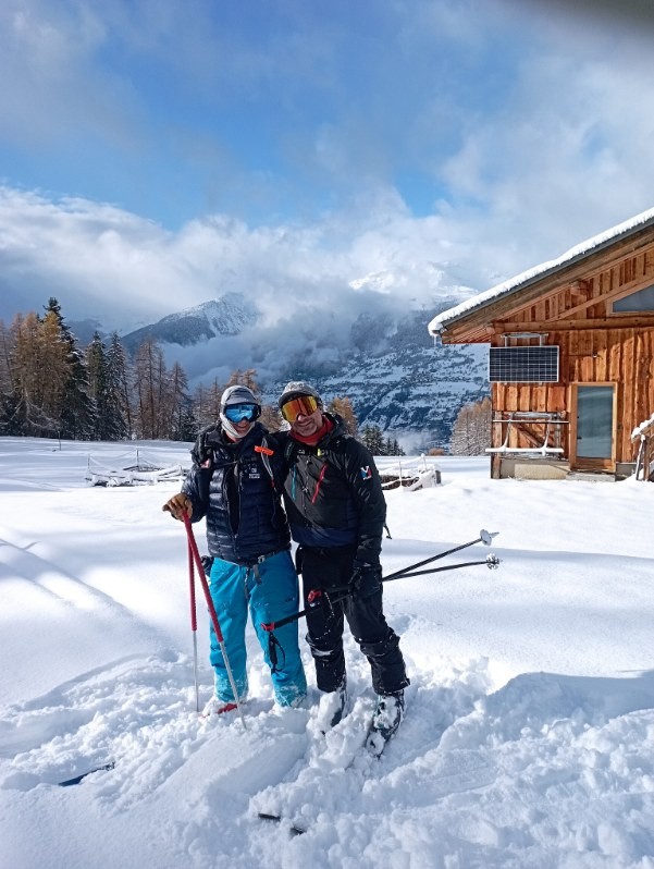 #5 Michel, qui part à la retraite, passe le relais à Frédo en tant que plus ancien de la station météo de BSM. Michel, qui part à la retraite, passe le relais à Frédo en tant que plus ancien de la station météo de BSM.