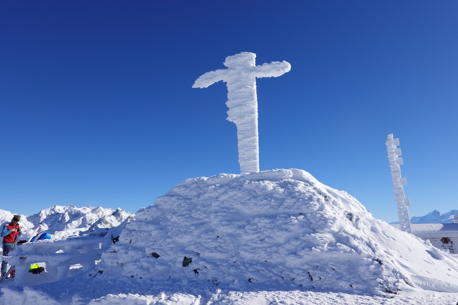 La Croix témoigne du froid et du vent 