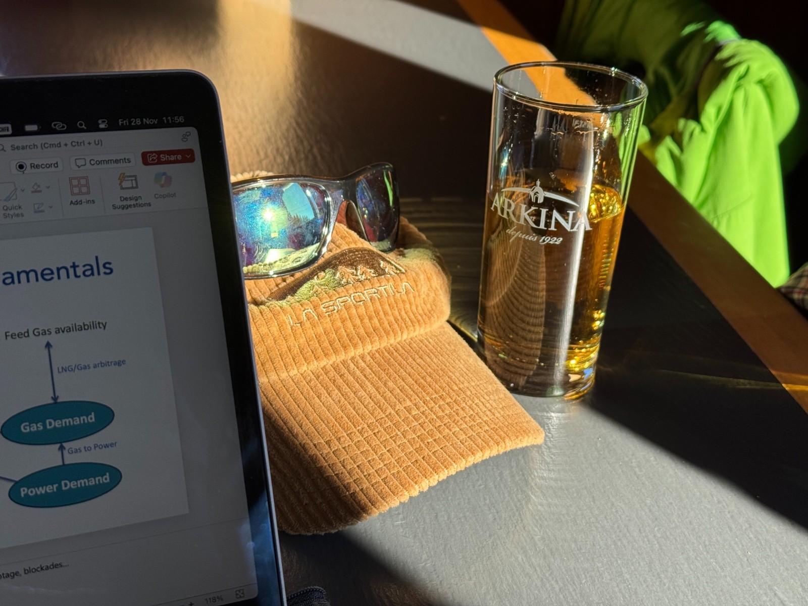 ça bosse (un peu, si si)