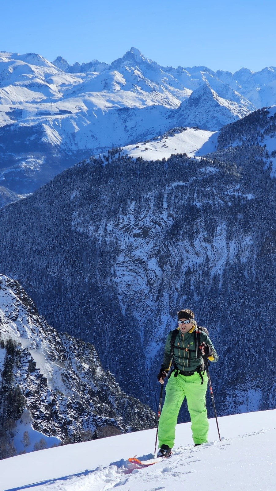  Il s'appelle Laurent, il est syma et j'ai son 06 au cas où 😍