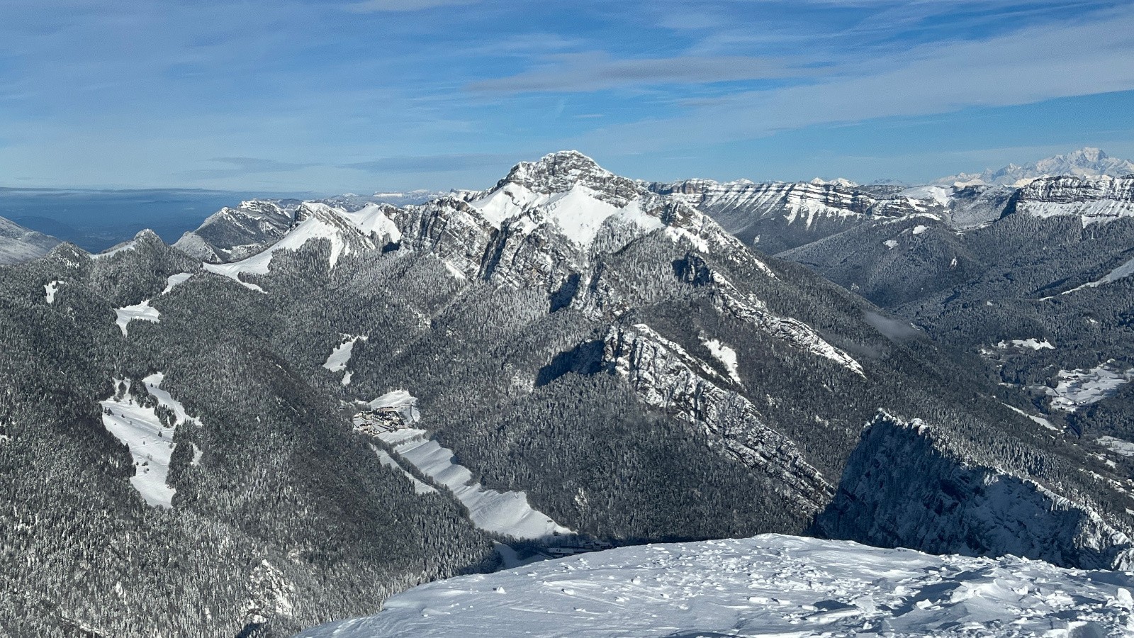 Le monastère dans son écrin
