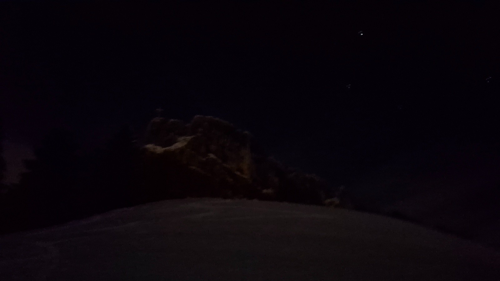  Flou nocturneC'est sur que je n'ai pas un iphone 17 :-)