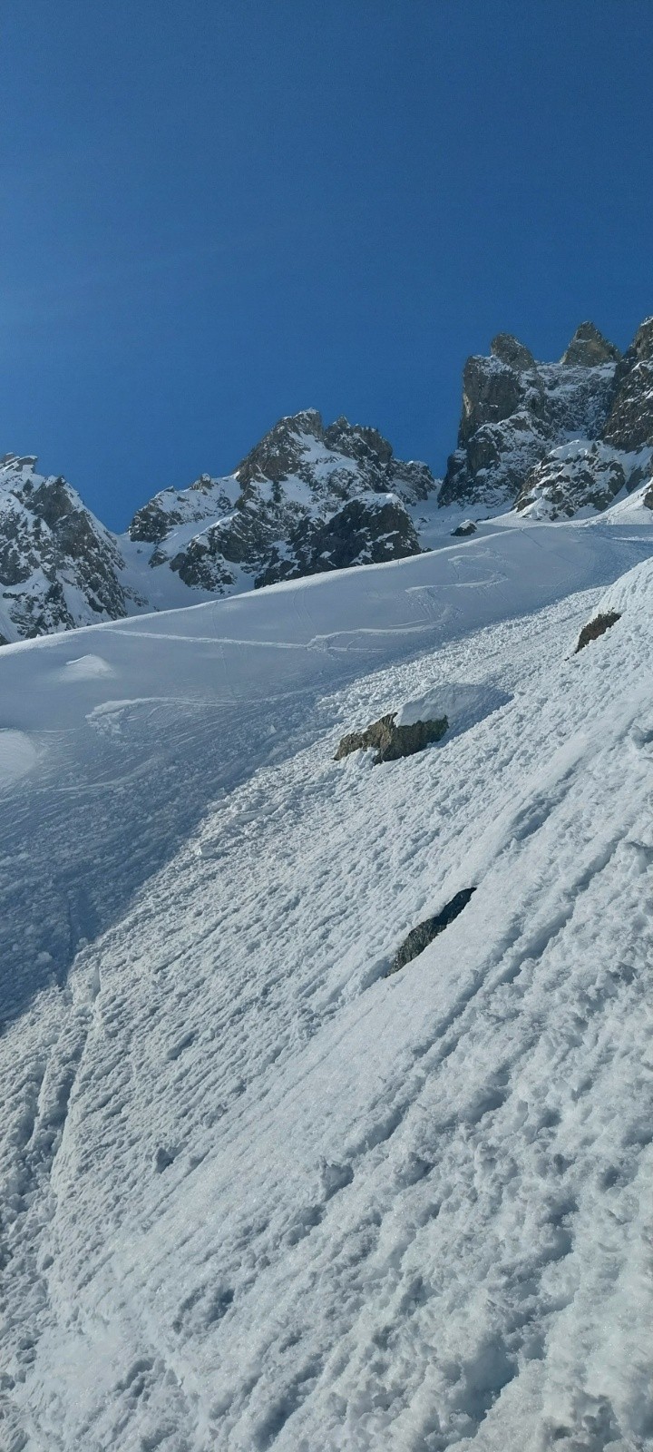 Petite contrepente de poudreuse sous le couloir E du sorbier 