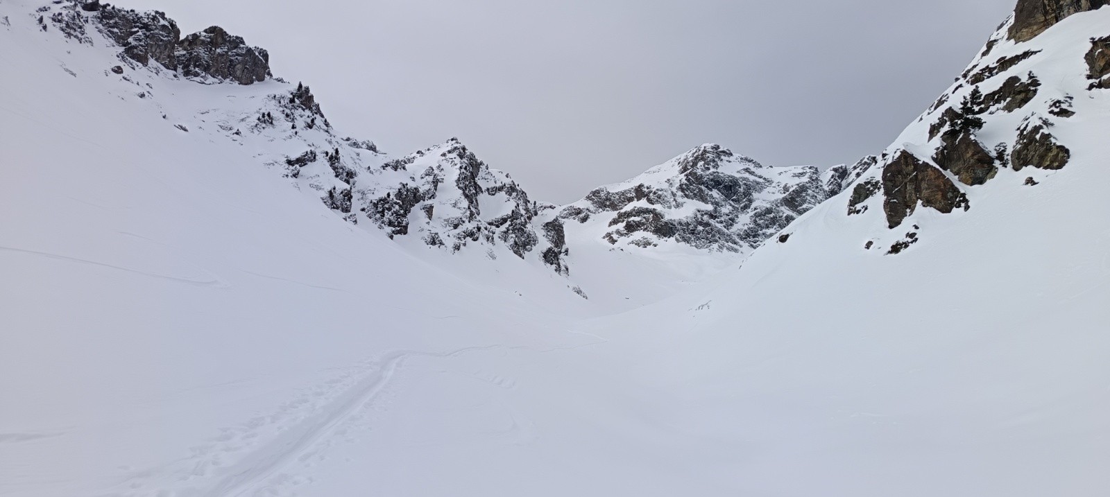 #2 Haut de la combe, col de Roche Noire au fond Haut de la combe, col de Roche Noire au fond