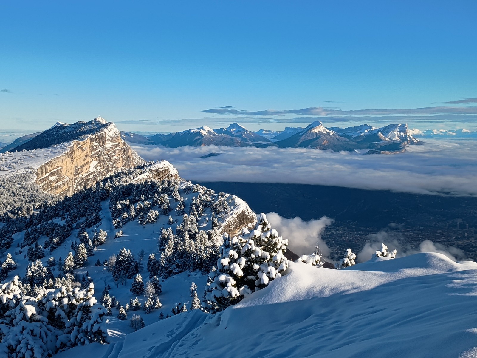 Le Moumouche devant une p'tite Chartreuse