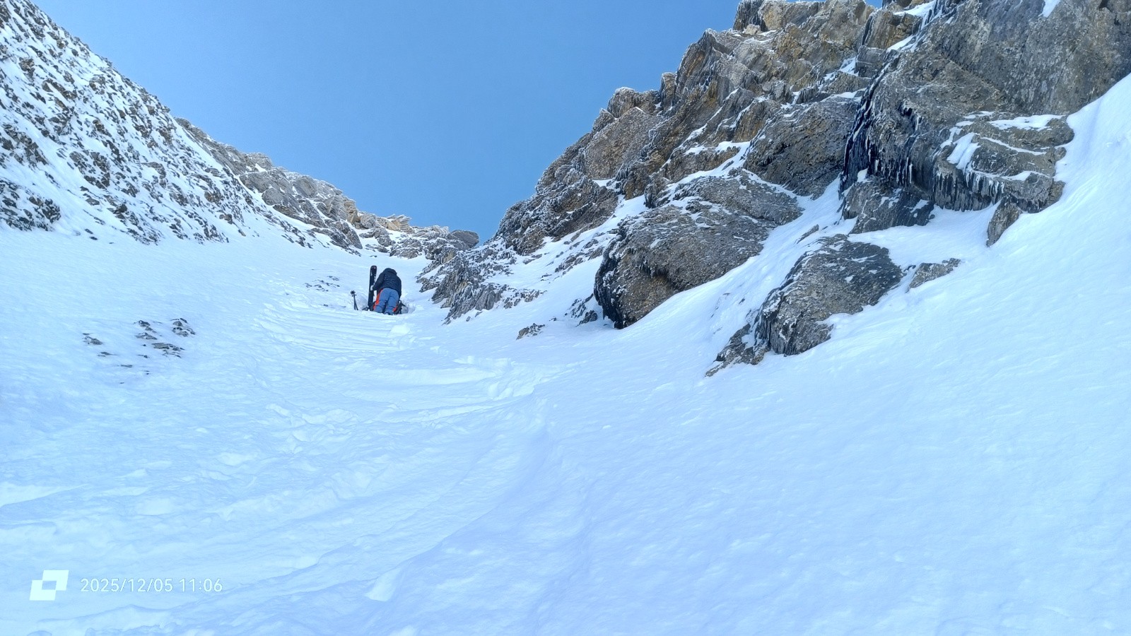 #11 On s On s'arrête là, la glace et les cailloux sont juste sous 5cm de neige