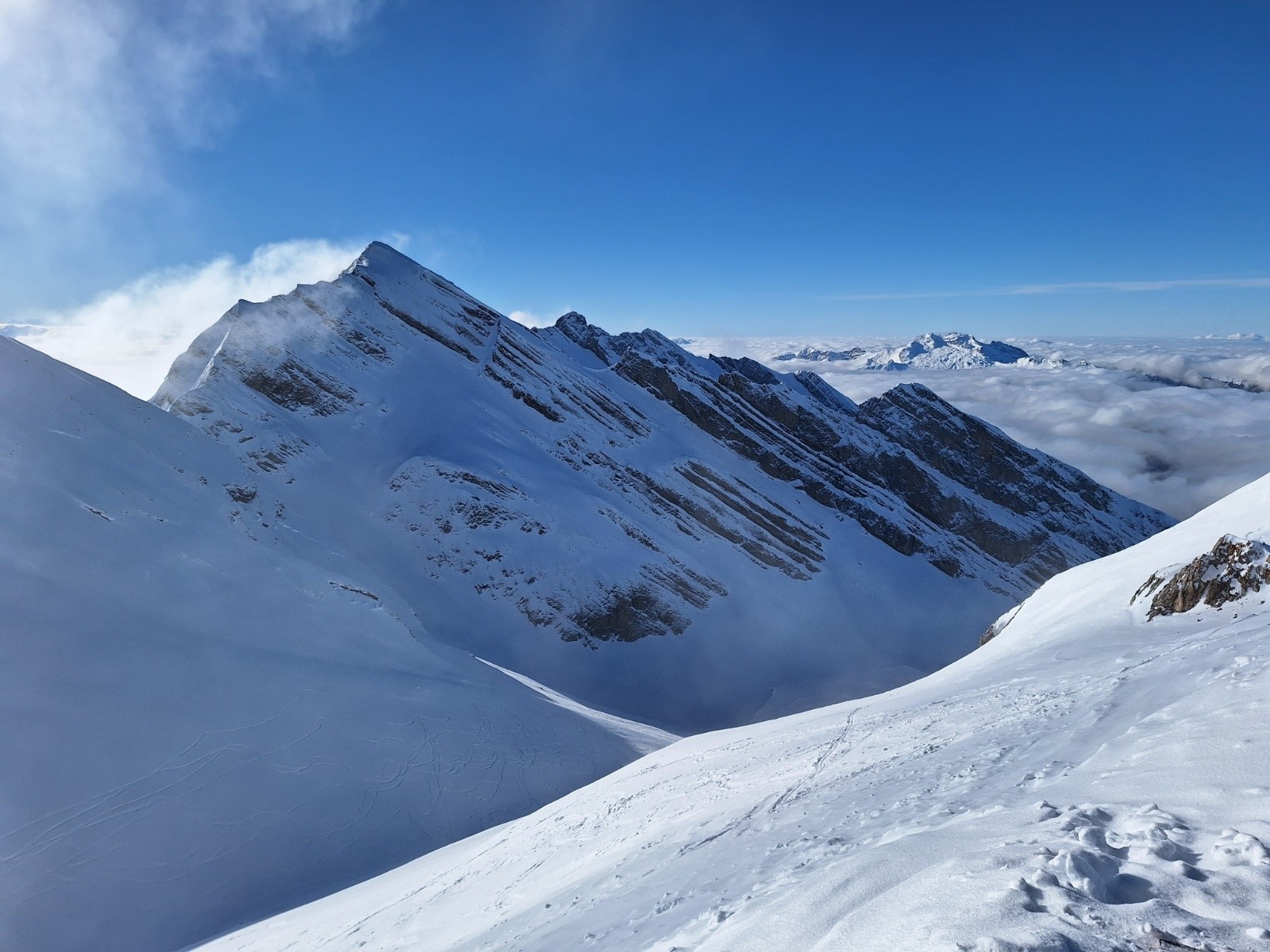 #8 La Tournette au dessus de la mer de nuages La Tournette au dessus de la mer de nuages