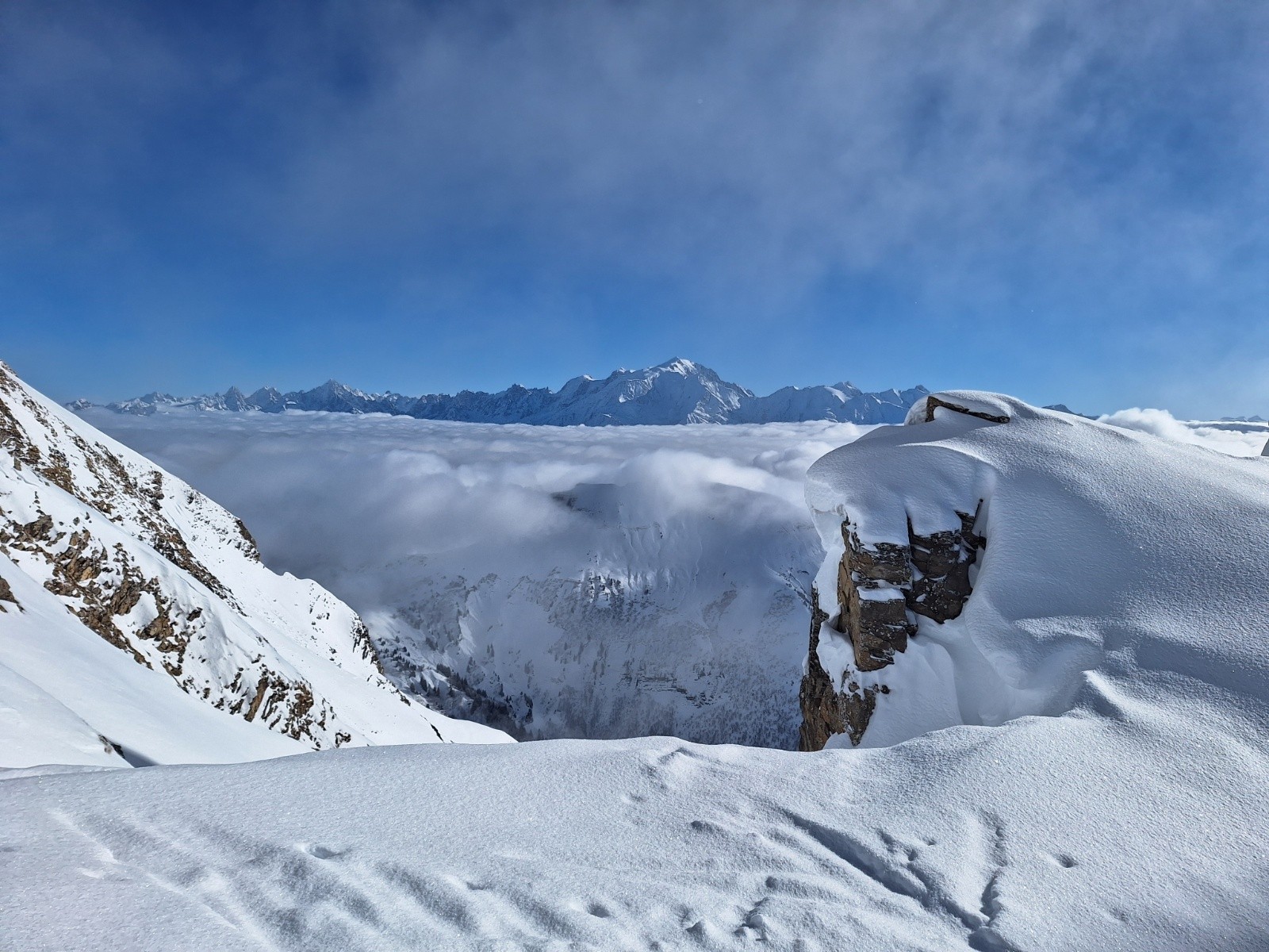 #12 Fenêtre sur le Mont-blanc depuis la remontée dans Bellachat Fenêtre sur le Mont-blanc depuis la remontée dans Bellachat