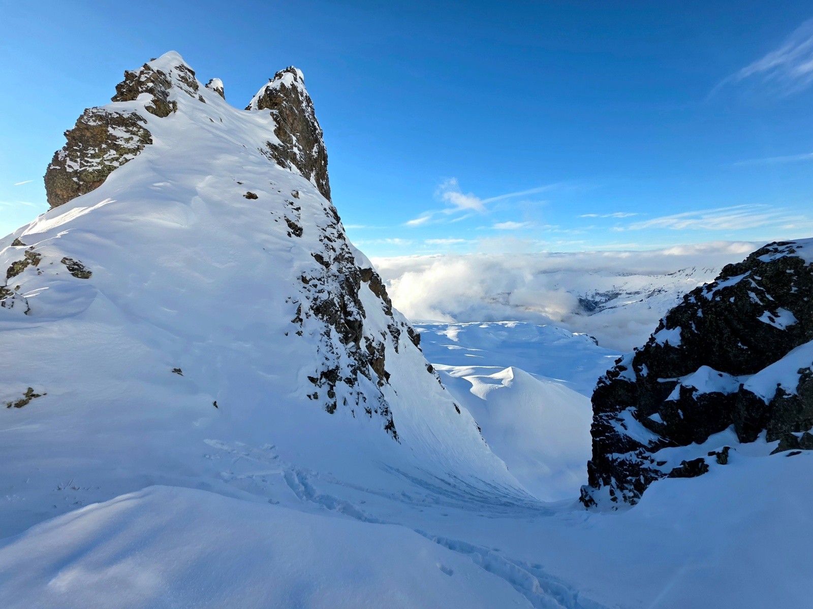 #8 Vue sur le couloir de montée depuis le collet. C est plus raide qu Vue sur le couloir de montée depuis le collet. C est plus raide qu'il n y parait. Jbaibdu m employer pour tracer !!!