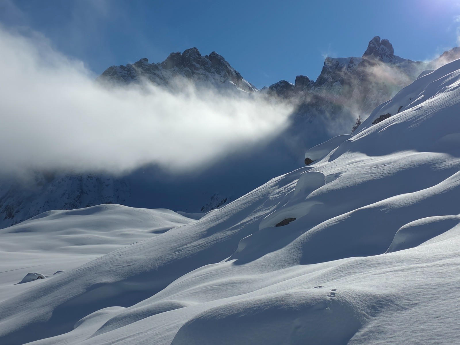 #1 Belle vue sur les aiguilles de la Pennaz en montant vers la Fenêtre Belle vue sur les aiguilles de la Pennaz en montant vers la Fenêtre