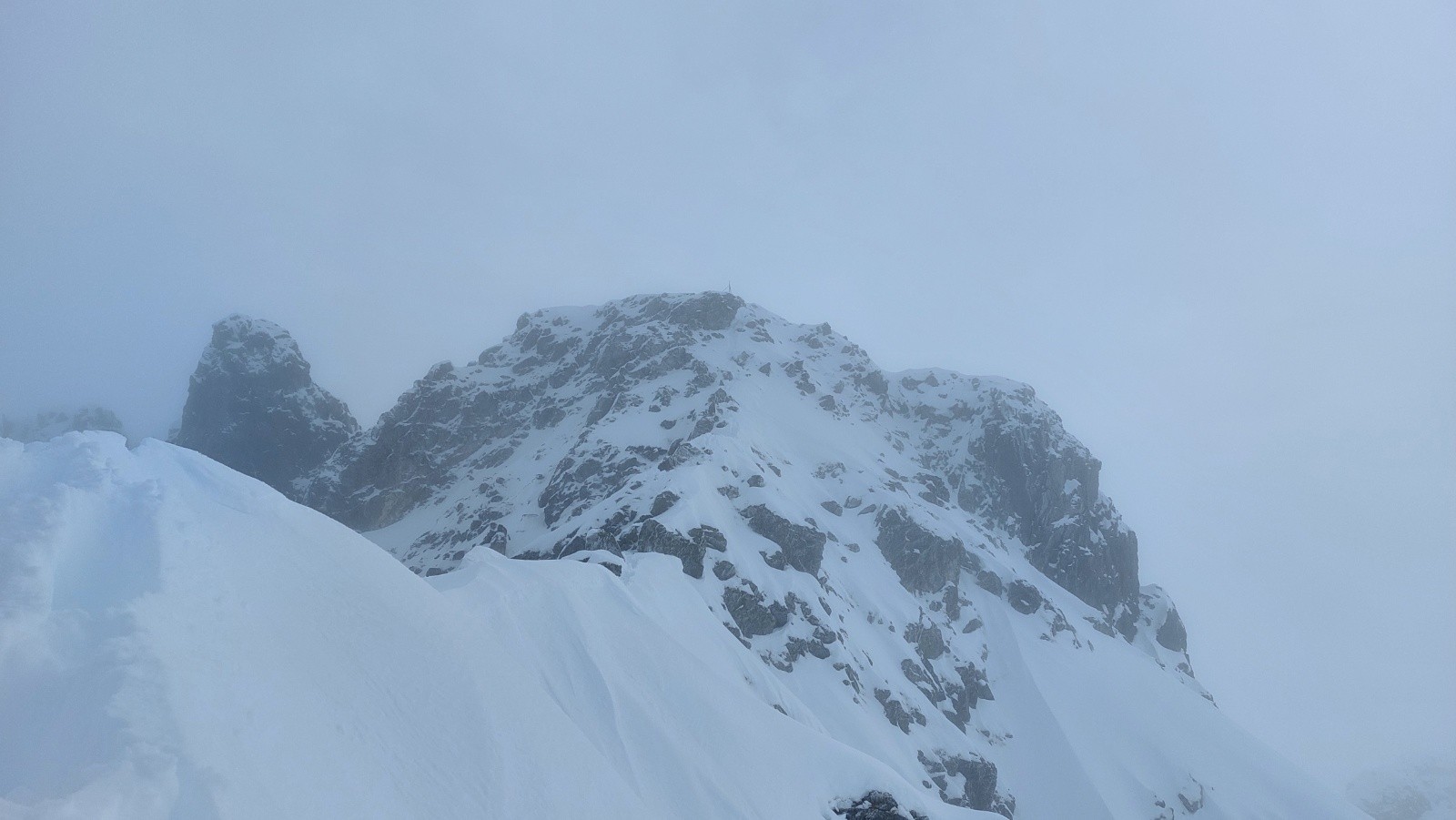 #2 La Dent qui sort des nuages La Dent qui sort des nuages