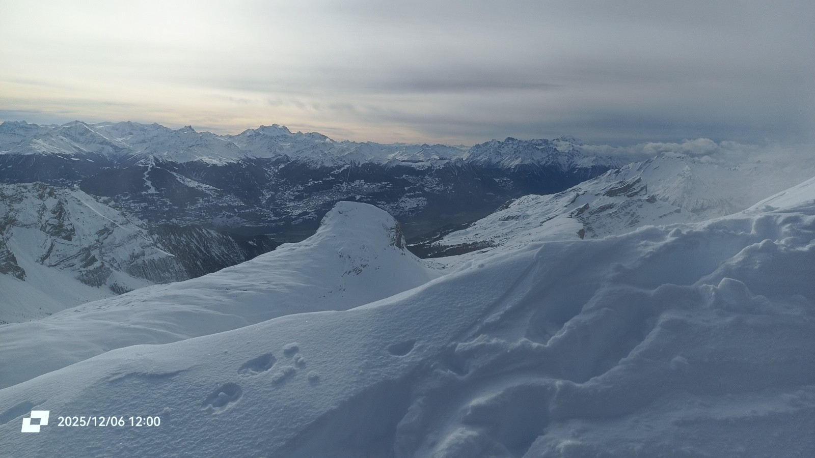 Vue sur le Valais depuis le sommet 