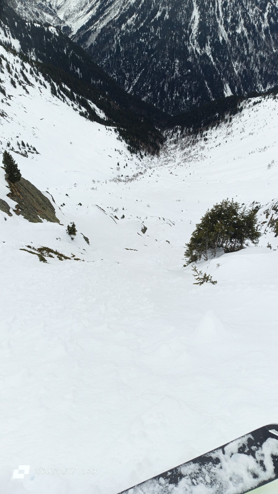 #11 Suite du couloir Est Suite du couloir Est