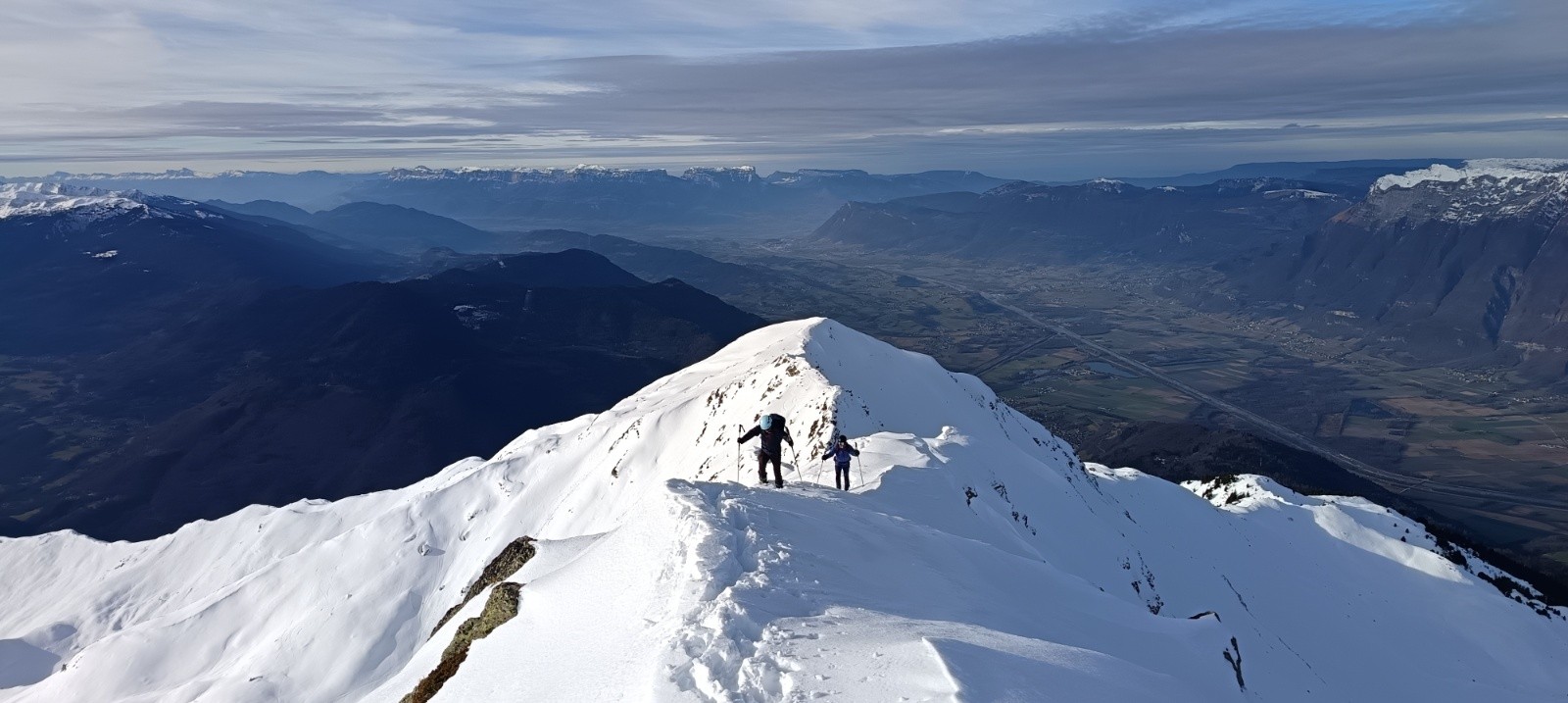 #6 Arête terminale, crampons facultatifs, certains sont montés en skis Arête terminale, crampons facultatifs, certains sont montés en skis