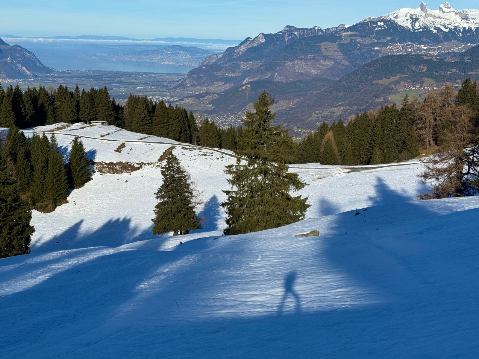#3 Départ vers les Martinaux sur fond de Leysin et Léman Départ vers les Martinaux sur fond de Leysin et Léman