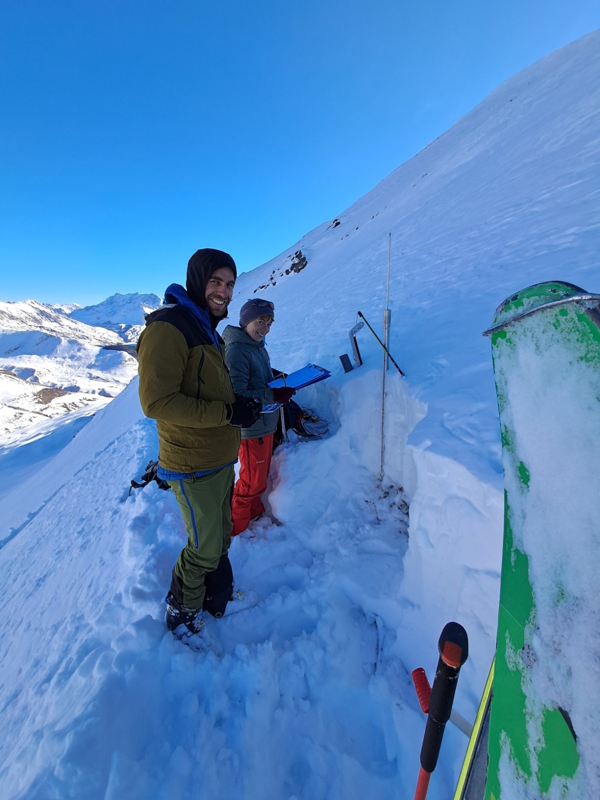 #7 Entre 60 cm et 1m20 dans cette pente NE vers 2500m Entre 60 cm et 1m20 dans cette pente NE vers 2500m