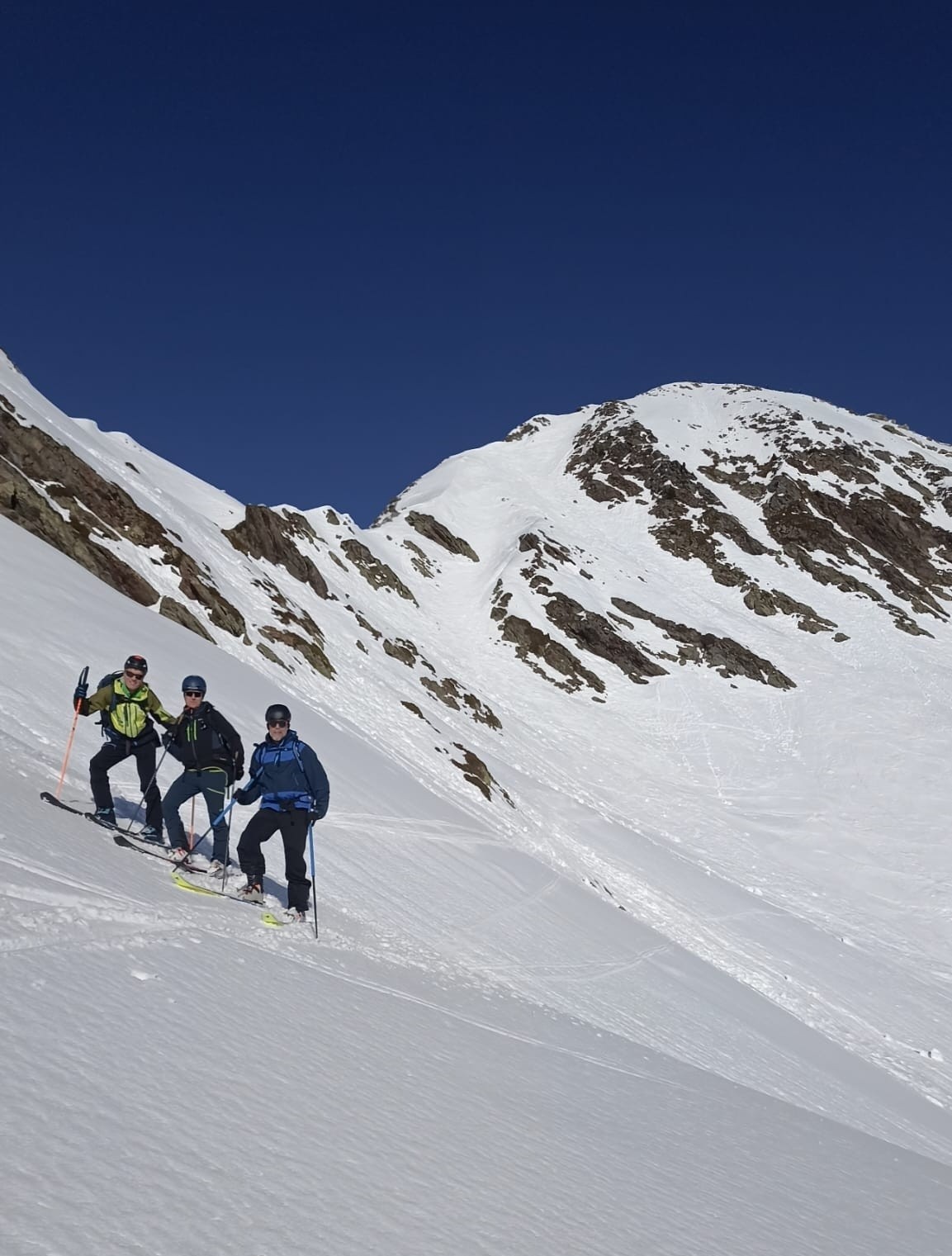 Si si des copains heureux de leur grande journée!🤣