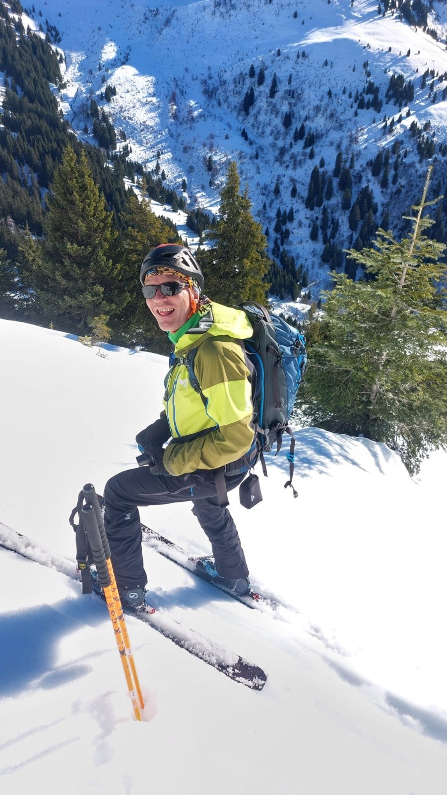 Ma pomme avec la bande d'épicéa...