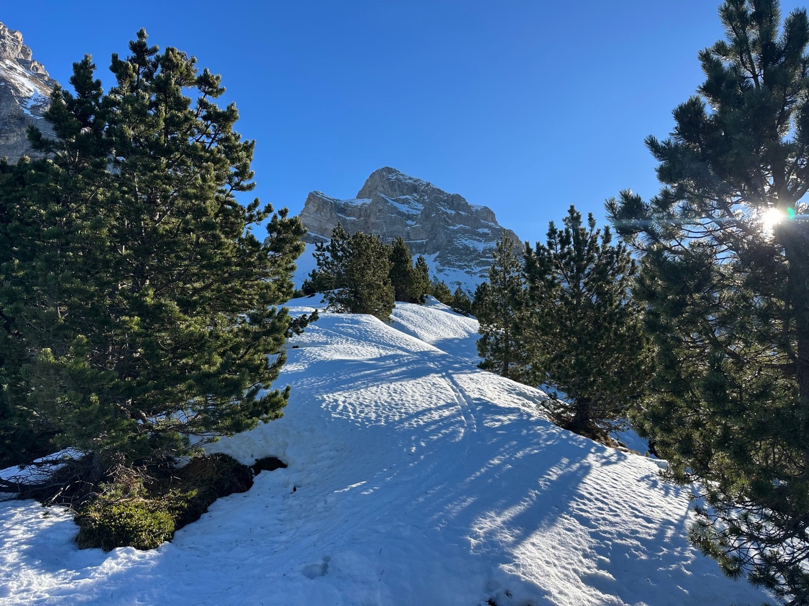 #3 Sortie du ressaut, la crête menant au vallon. Sortie du ressaut, la crête menant au vallon.