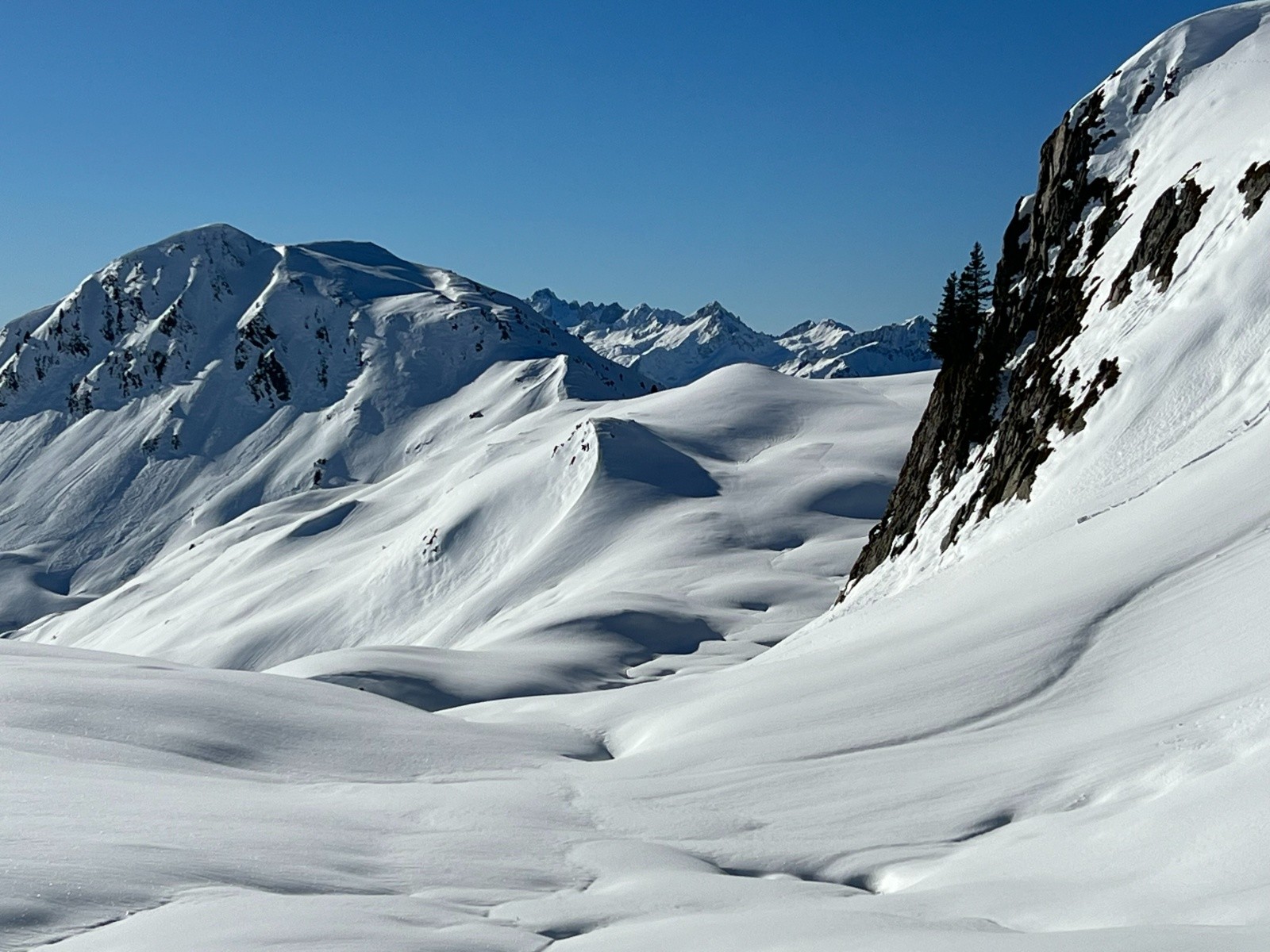 #5 Croix de Sécheron et Lauzière tout au fond Croix de Sécheron et Lauzière tout au fond
