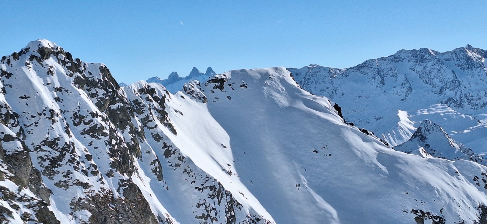 Dôme de Vouteret par Pas de la Coche, Dent du Pra et Jas des Lièvres - LES ILETTES SUR FOND D4AIGUILLES D'ARVES 