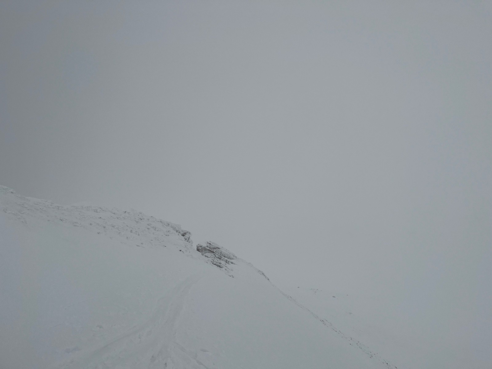 #7 J2: côte 2720m, la visibilité ne s arrange pas. J2: côte 2720m, la visibilité ne s arrange pas.