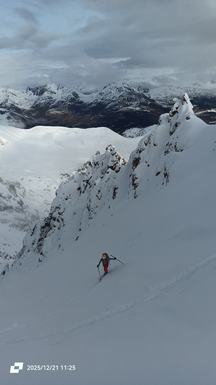 #6 On remet les skis pour le haut, ça brasse trop ! On remet les skis pour le haut, ça brasse trop !